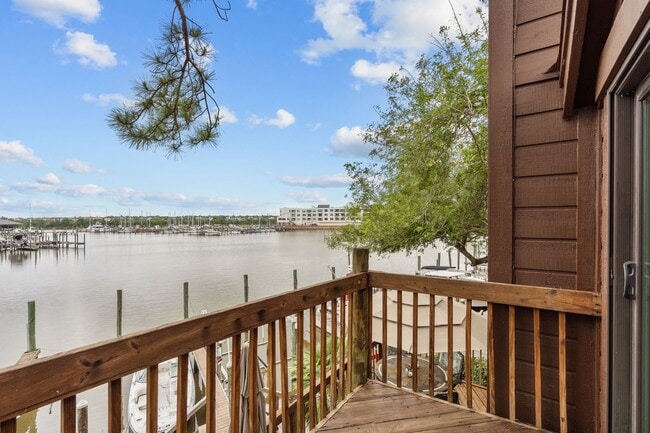 659 Davis Rd