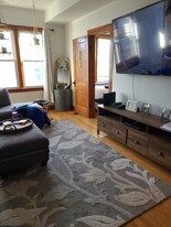 2024 W Chicago Ave, Unit 2 in Chicago, IL - Building Photo