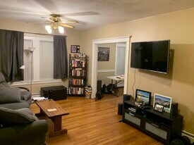 14 Lyons Ct, Unit 1 in Watertown, MA - Building Photo