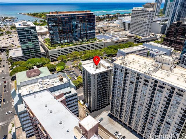 731 Amana St in Honolulu, HI - Building Photo - Building Photo