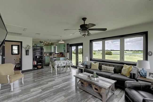 1150 CR 405 in Taylor, TX - Building Photo - Building Photo