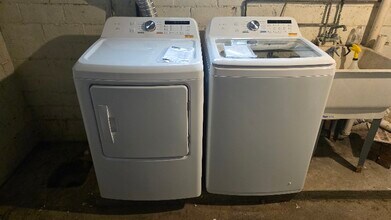 7318-7320 Wakefield Ave in Cleveland, OH - Foto de edificio - Building Photo