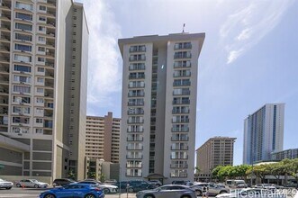 731 Amana St in Honolulu, HI - Building Photo - Building Photo