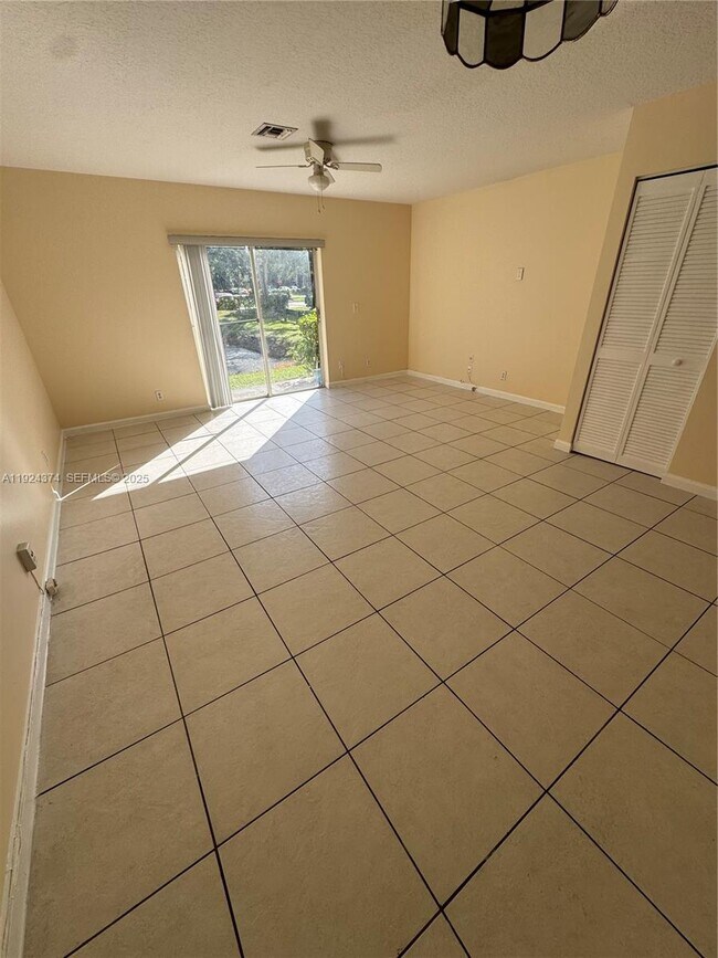 11614 NW 37th St in Coral Springs, FL - Building Photo - Building Photo