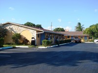 Cano Apartments in Hollywood, FL - Building Photo - Building Photo