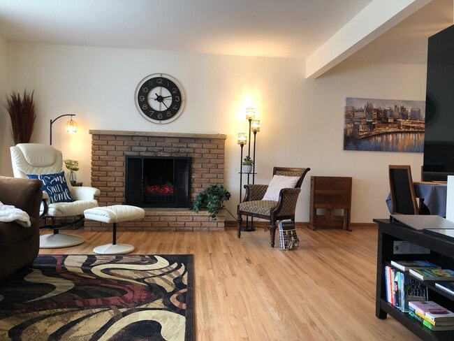 property at 2915 W 71st St