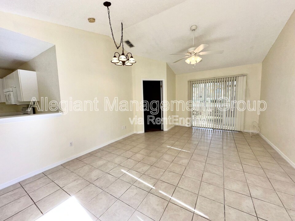 3201 Queen Palms Ct in Kissimmee, FL - Building Photo