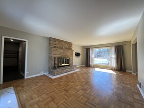 12 Half Day Rd in Lincolnshire, IL - Building Photo - Building Photo