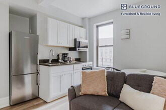 240 W 73rd St in New York, NY - Building Photo - Building Photo