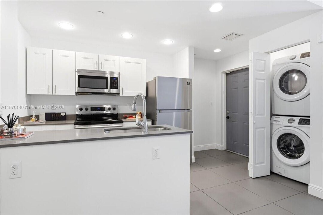 541 NW 33rd St in Miami, FL - Building Photo