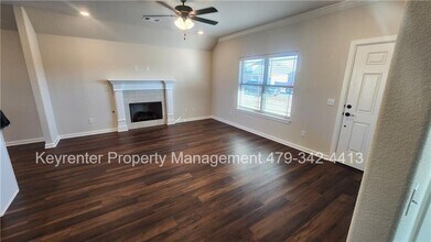 145 N Hinsdale Ave in Fayetteville, AR - Building Photo - Building Photo