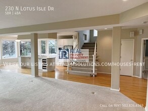 230 N Lotus Isle Dr in Portland, OR - Building Photo - Building Photo