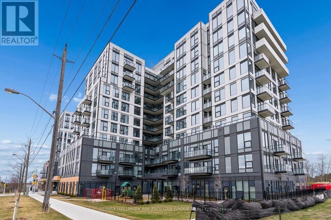 7437 Kingston Rd in Toronto, ON - Building Photo - Building Photo