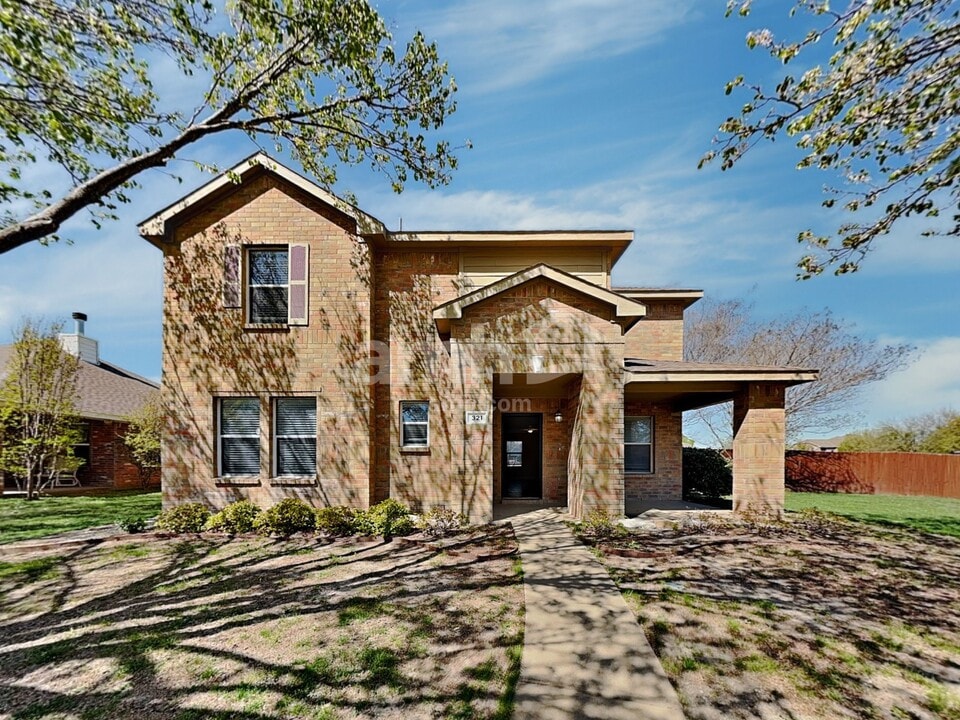 321 Quail Run Rd in Red Oak, TX - Foto de edificio