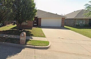 1117 Monticello Dr in Azle, TX - Building Photo