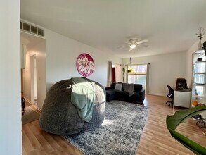 1682 Fredericksburg Ln in Aurora, IL - Building Photo - Building Photo