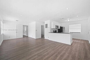 1344 NW 7th Terrace in Fort Lauderdale, FL - Building Photo