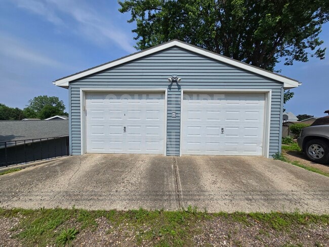 405 12th South St, Unit 1 in New Ulm, MN - Building Photo - Building Photo