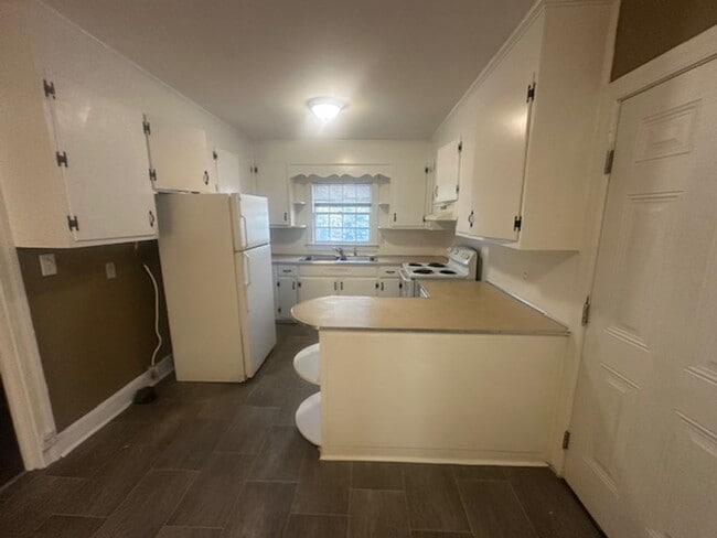 705 Parrott Ave in Kinston, NC - Building Photo - Building Photo