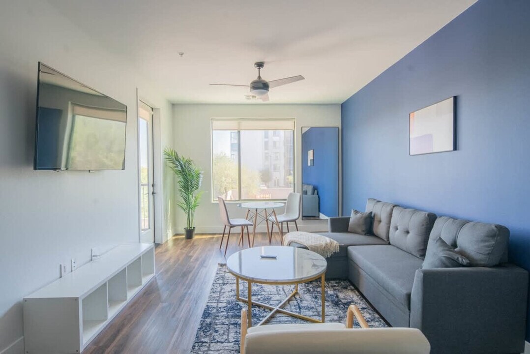 701 W Rio Salado Pkwy in Tempe, AZ - Building Photo