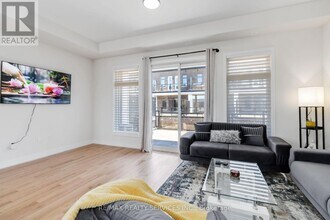 3051 Meadowridge Dr in Oakville, ON - Building Photo - Building Photo