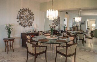 5817 Glencove Dr in Naples, FL - Building Photo - Building Photo