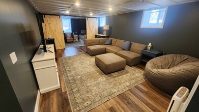 321 Swanson Cir in Burnsville, MN - Building Photo - Building Photo