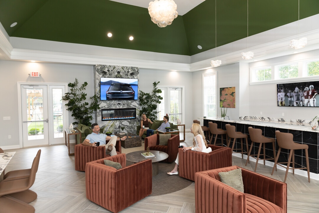 Orange Summit in Lewis Center, OH - Building Photo