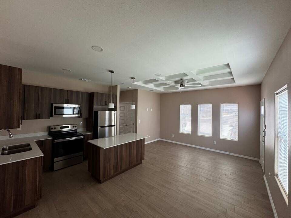 3121 W Driftwood St, Unit 1 in Edinburg, TX - Building Photo