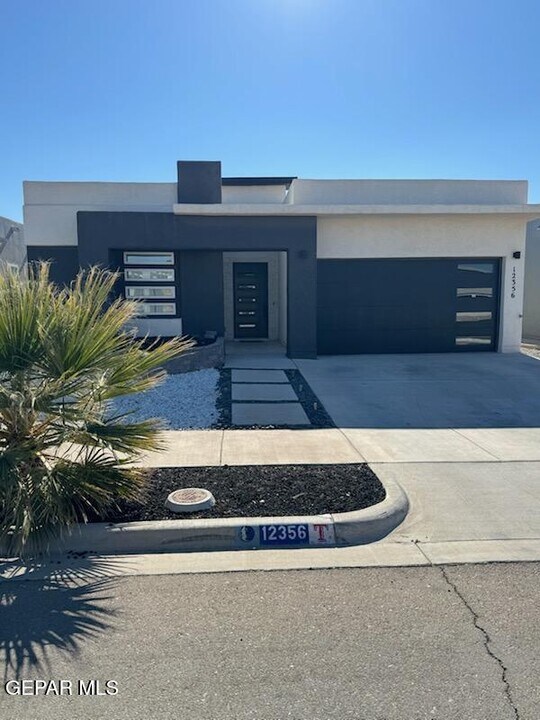 12356 Desert Wolf Ave in El Paso, TX - Building Photo