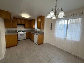 13522 Glenoaks Blvd, Unit 6 in Sylmar, CA - Building Photo - Building Photo