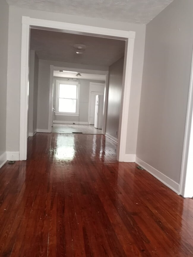 2934 E Monument St in Baltimore, MD - Building Photo - Building Photo