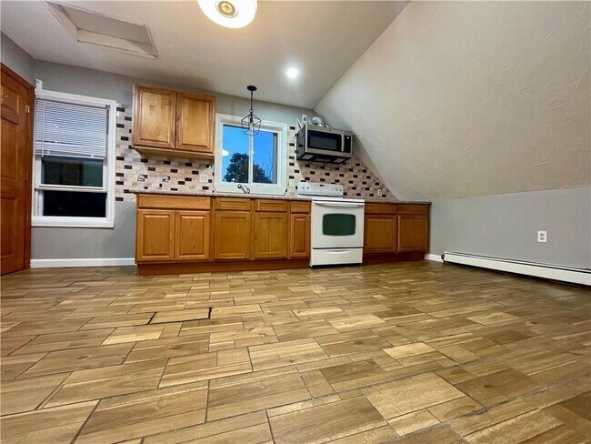 36 Highland St in Pawtucket, RI - Building Photo - Building Photo