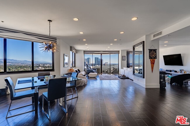 10560 Wilshire Blvd in Los Angeles, CA - Building Photo - Building Photo