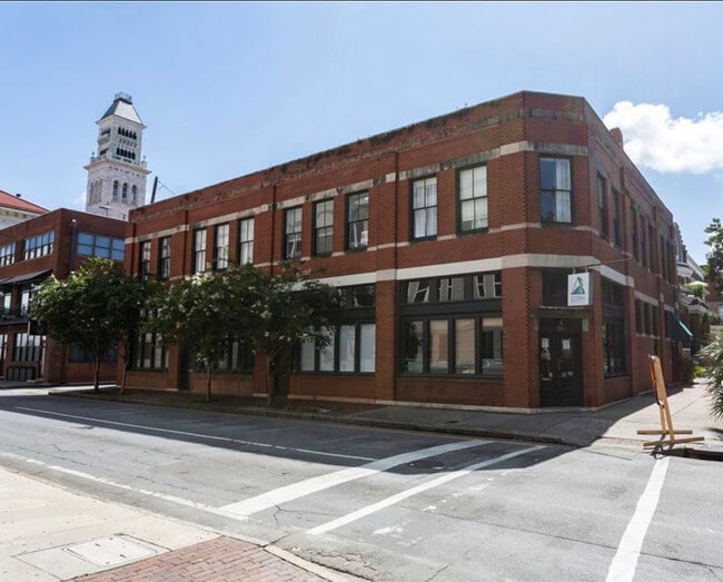 property at 20 W Oglethorpe Ave