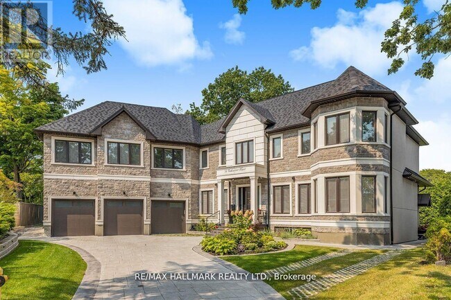 16 Tadcaster Pl