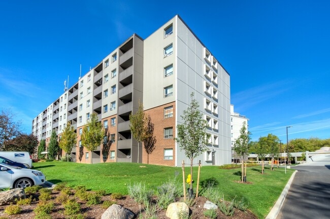 Platts Crossing in London, ON - Building Photo - Building Photo