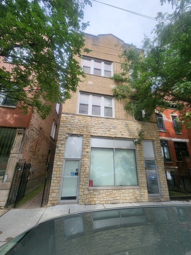 1420 N Western Ave, Unit 2R