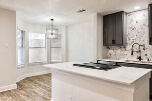 Tramor at Creek Village in Austin, TX - Building Photo