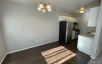 27595 Harrison Woods Ln in Harrison Township, MI - Building Photo - Building Photo