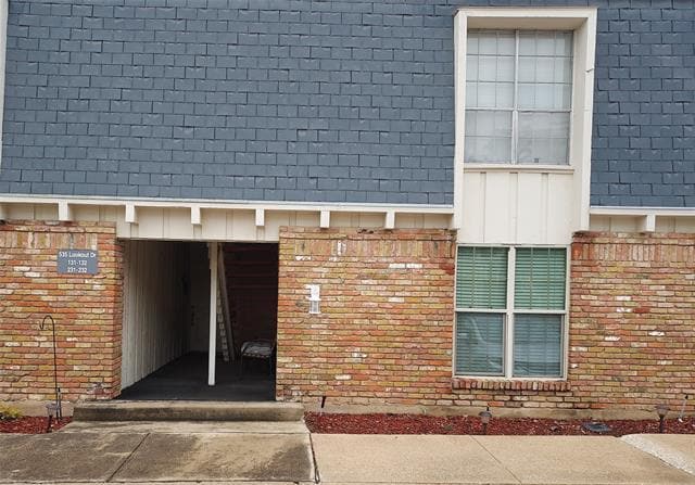 property at 535 W Lookout Dr