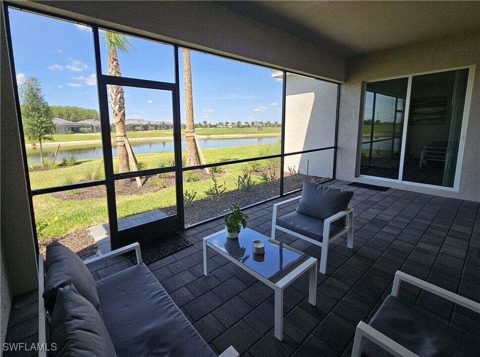 5897 Sunningdale St in Ave Maria, FL - Foto de edificio