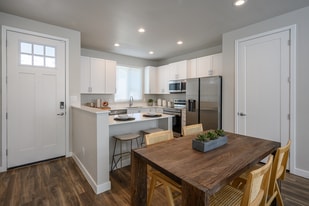 Village at Camelback Park in Phoenix, AZ - Building Photo