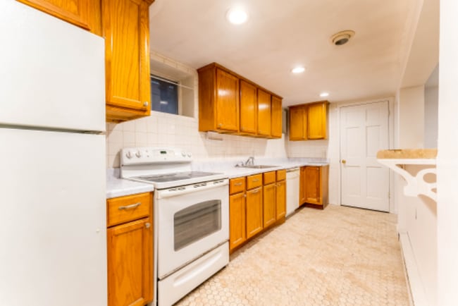 68 Oakwood Ave in Troy, NY - Building Photo - Building Photo