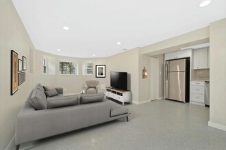 1343 W Foster Ave, Unit G in Chicago, IL - Foto de edificio - Building Photo