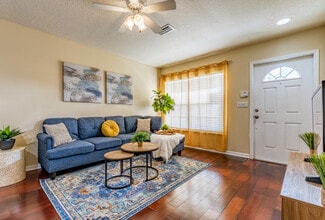 Pilars Harbour in Apollo Beach, FL - Building Photo - Interior Photo