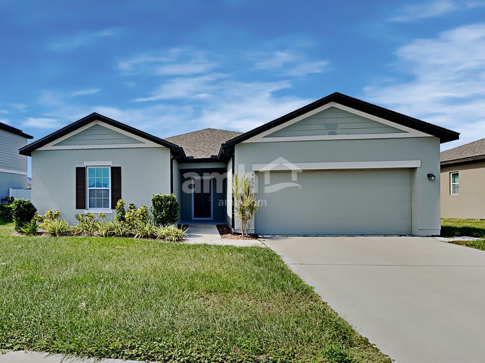 4890 St James Ln in Winter Haven, FL - Foto de edificio