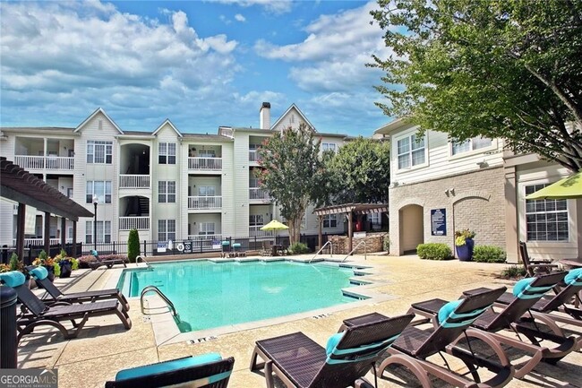 240 E Belle Isle Rd NE, Unit 413 in Sandy Springs, GA - Building Photo - Building Photo