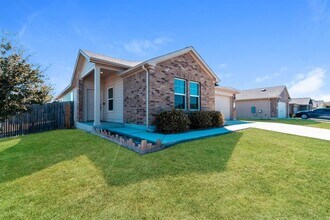 110 Sophora Dr in Hutto, TX - Building Photo - Building Photo