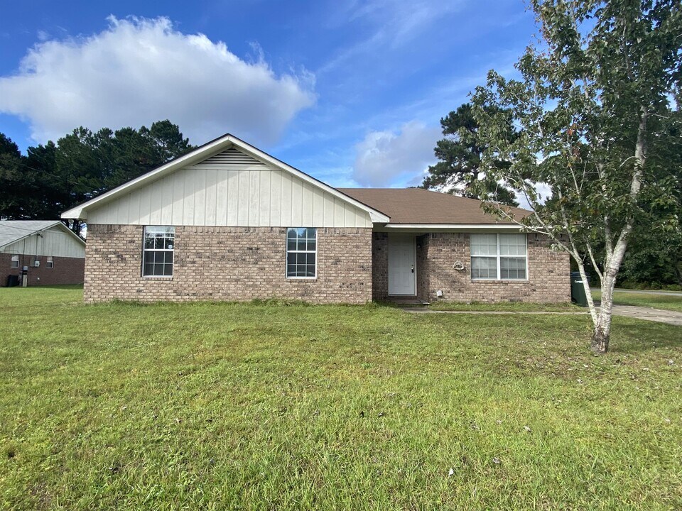 293 Kenny Dr in Hinesville, GA - Building Photo